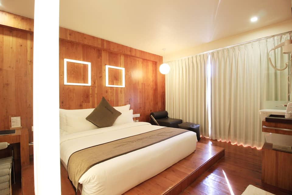 Deluxe Bedroom